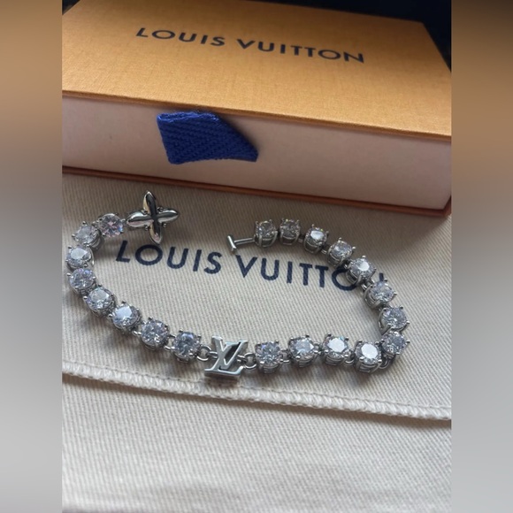 Louis Vuitton Crystal Baguette Star silver Bracelet - Picture 1 of 6
